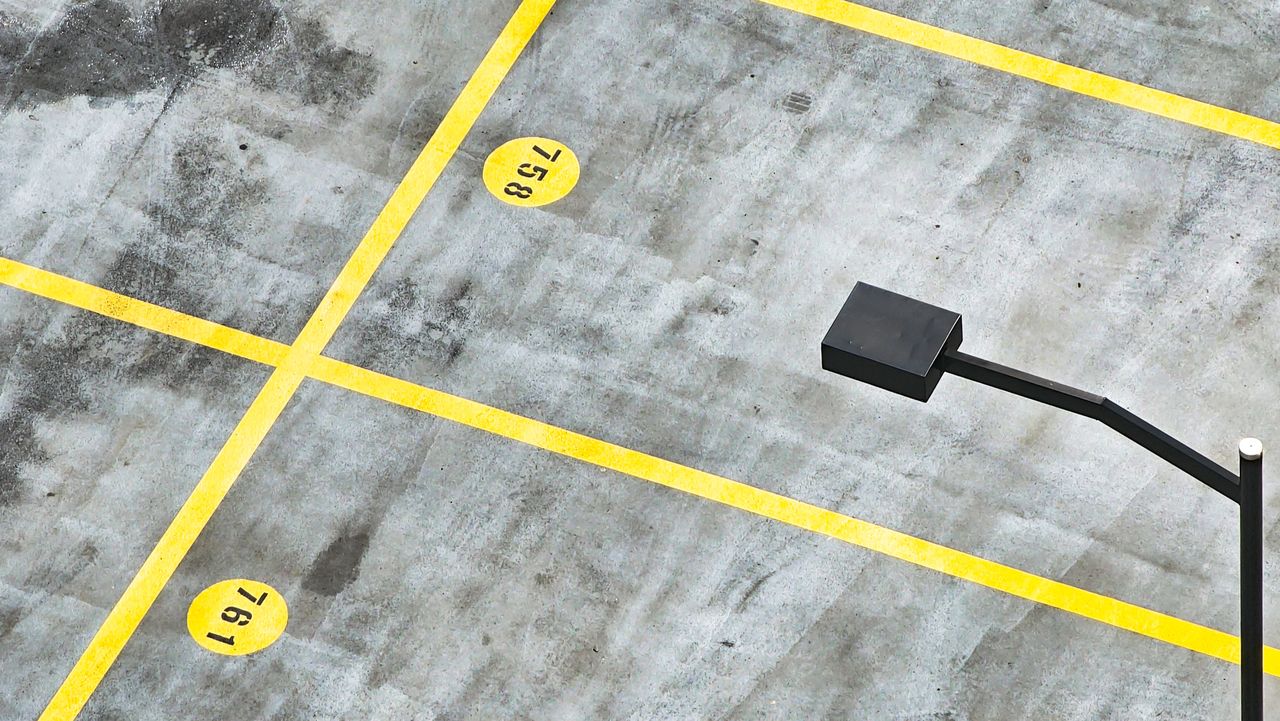 Tydelig parkering oppmerking gjør parkeringsområder bedre for bedrift
